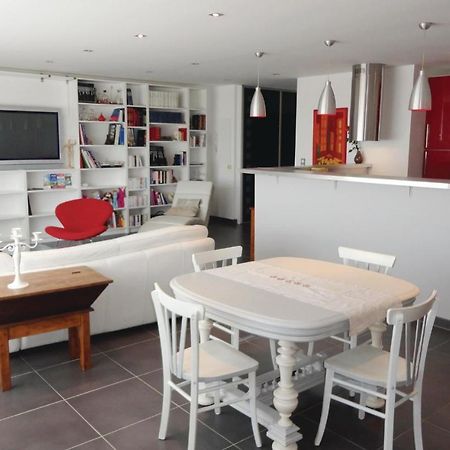 Awesome Apartment In Sauvian With Wifi Екстериор снимка