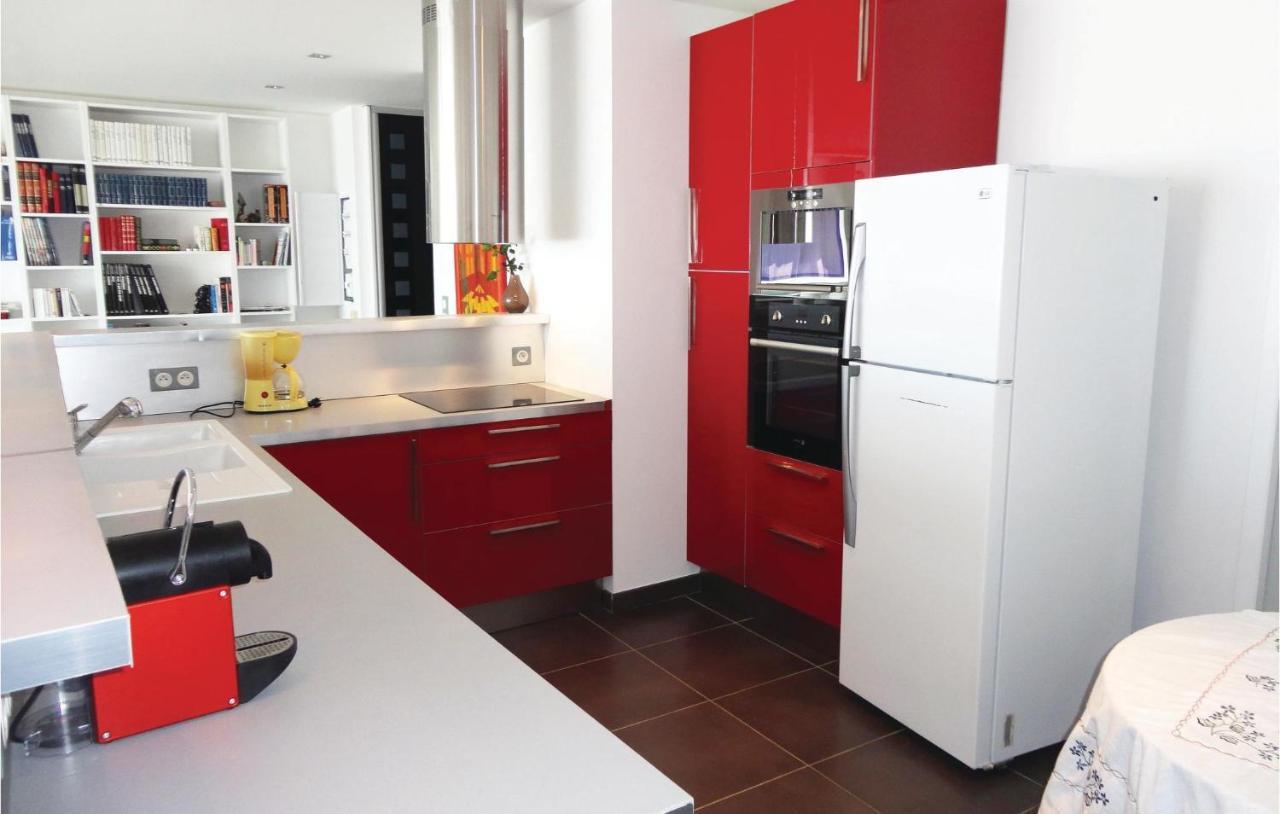 Awesome Apartment In Sauvian With Wifi Екстериор снимка